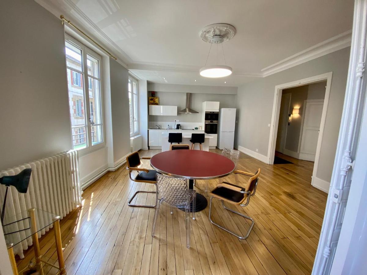 Grand Appartement De Caractere Au Coeur De Ville Moulins  Luaran gambar