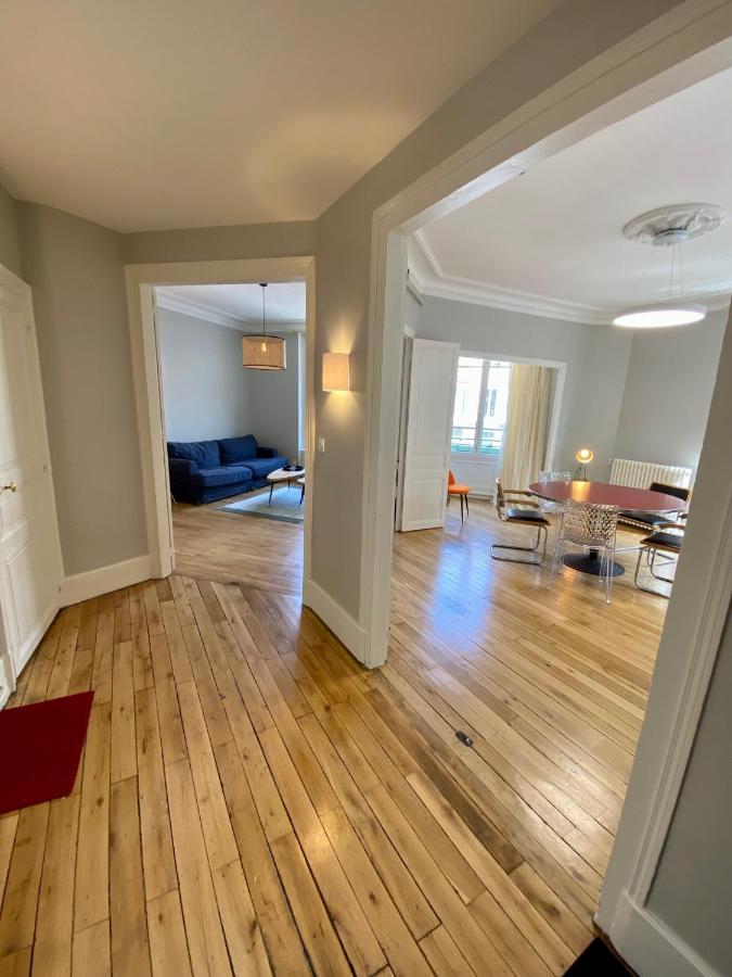 Grand Appartement De Caractere Au Coeur De Ville Moulins  Luaran gambar