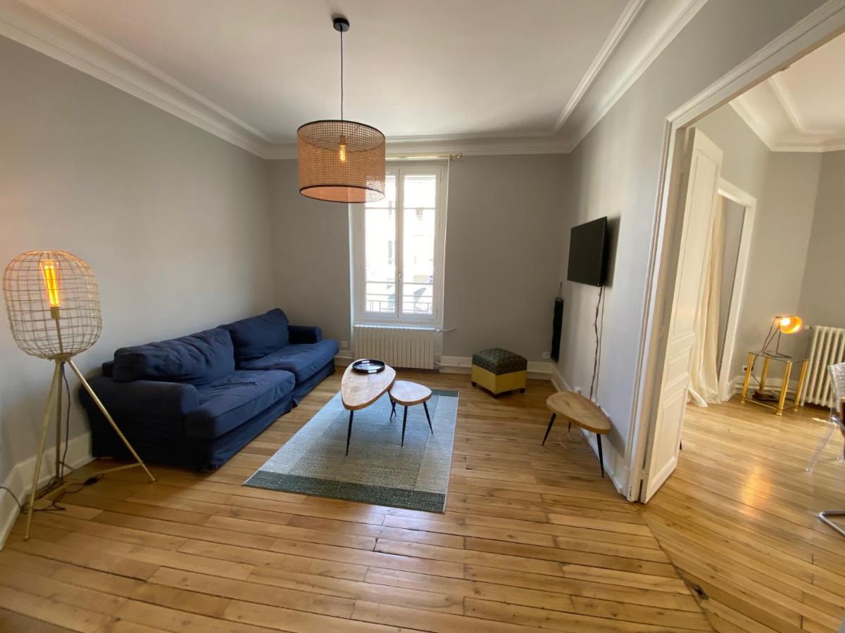 Grand Appartement De Caractere Au Coeur De Ville Moulins  Luaran gambar