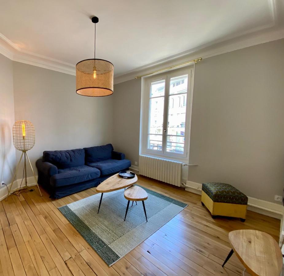 Grand Appartement De Caractere Au Coeur De Ville Moulins  Luaran gambar